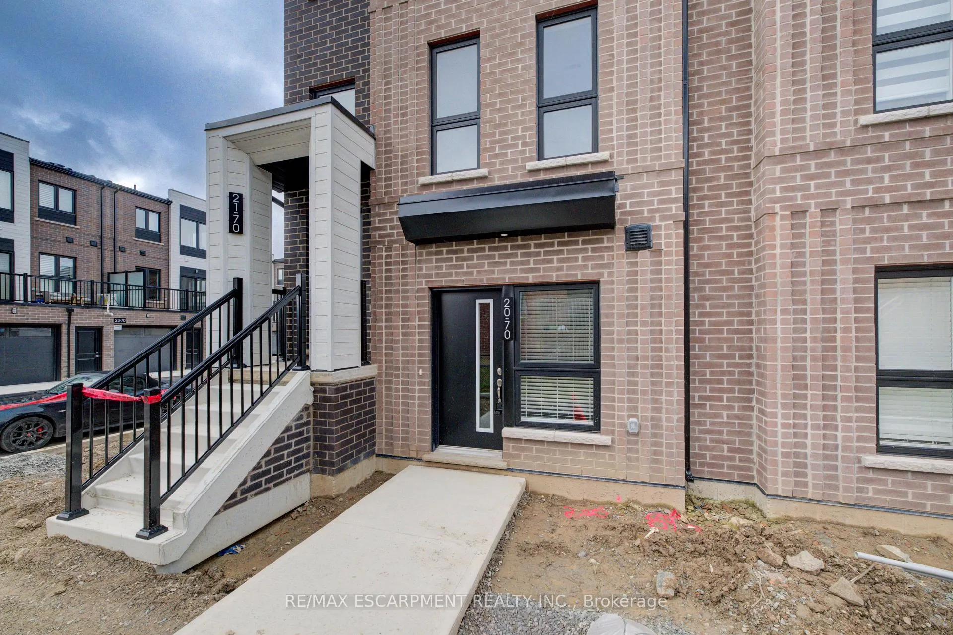Photo 2 of Unit 20, 70 Kenesky Drive, Hamilton, Waterdown — HOMEH