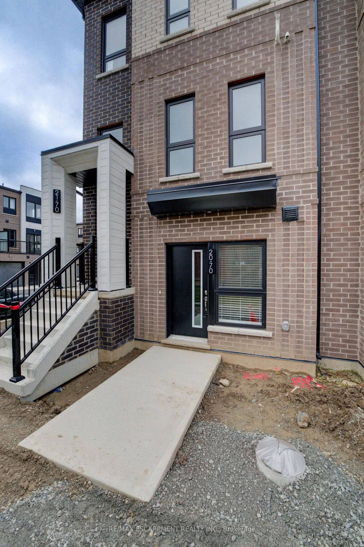 Photo 3 of Unit 20, 70 Kenesky Drive, Hamilton, Waterdown — HOMEH