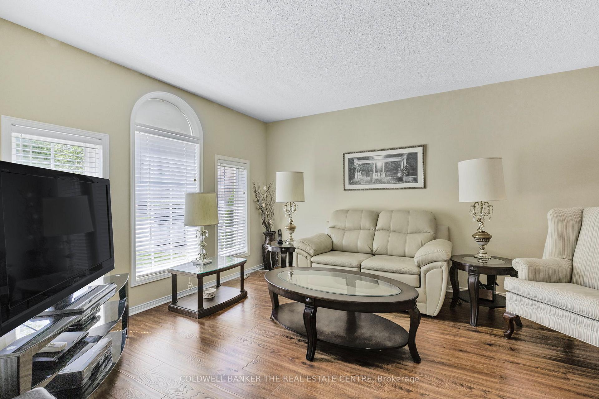 Photo 10 of 46 Benson Drive, Barrie, Northwest — HOMEH