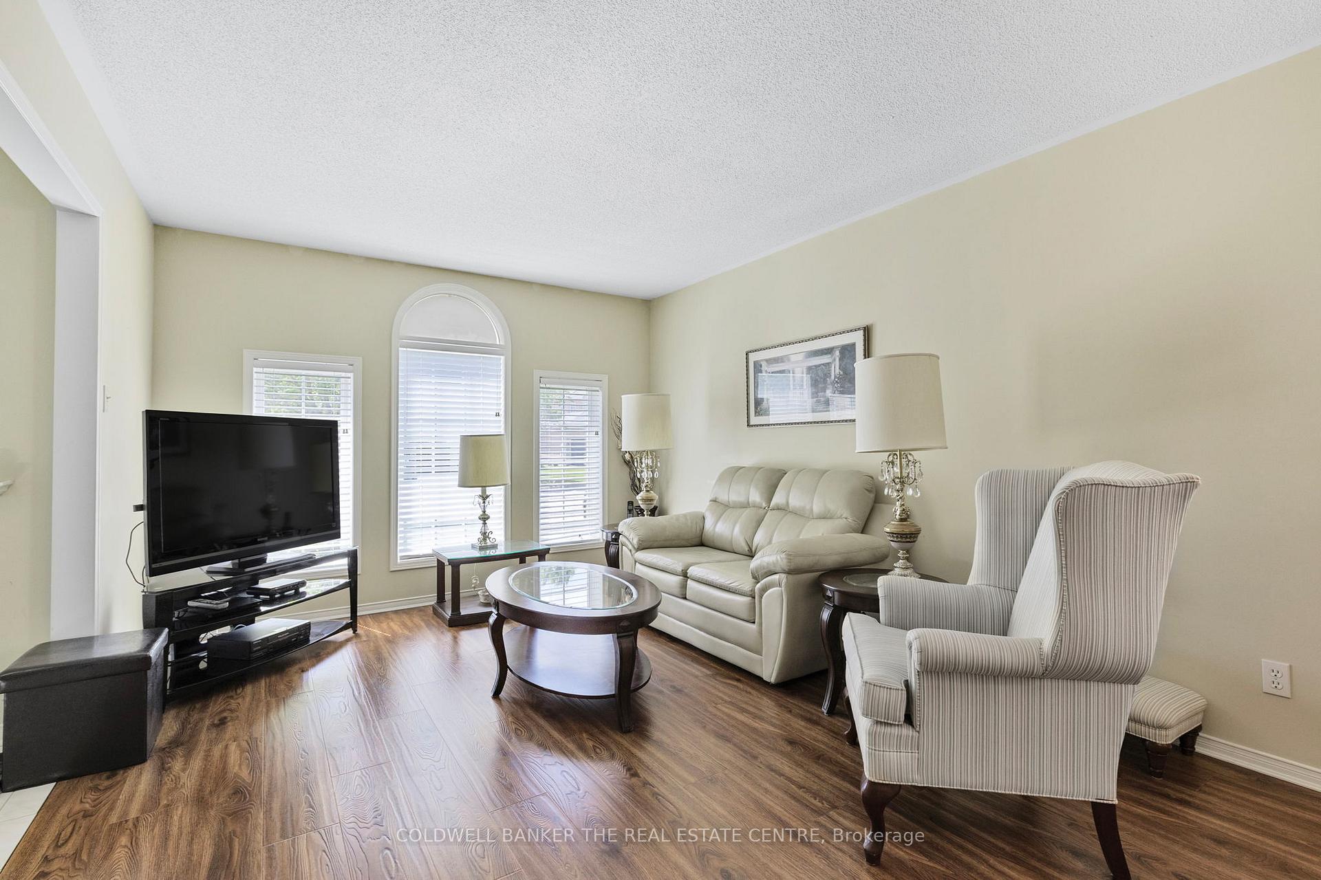 Photo 11 of 46 Benson Drive, Barrie, Northwest — HOMEH
