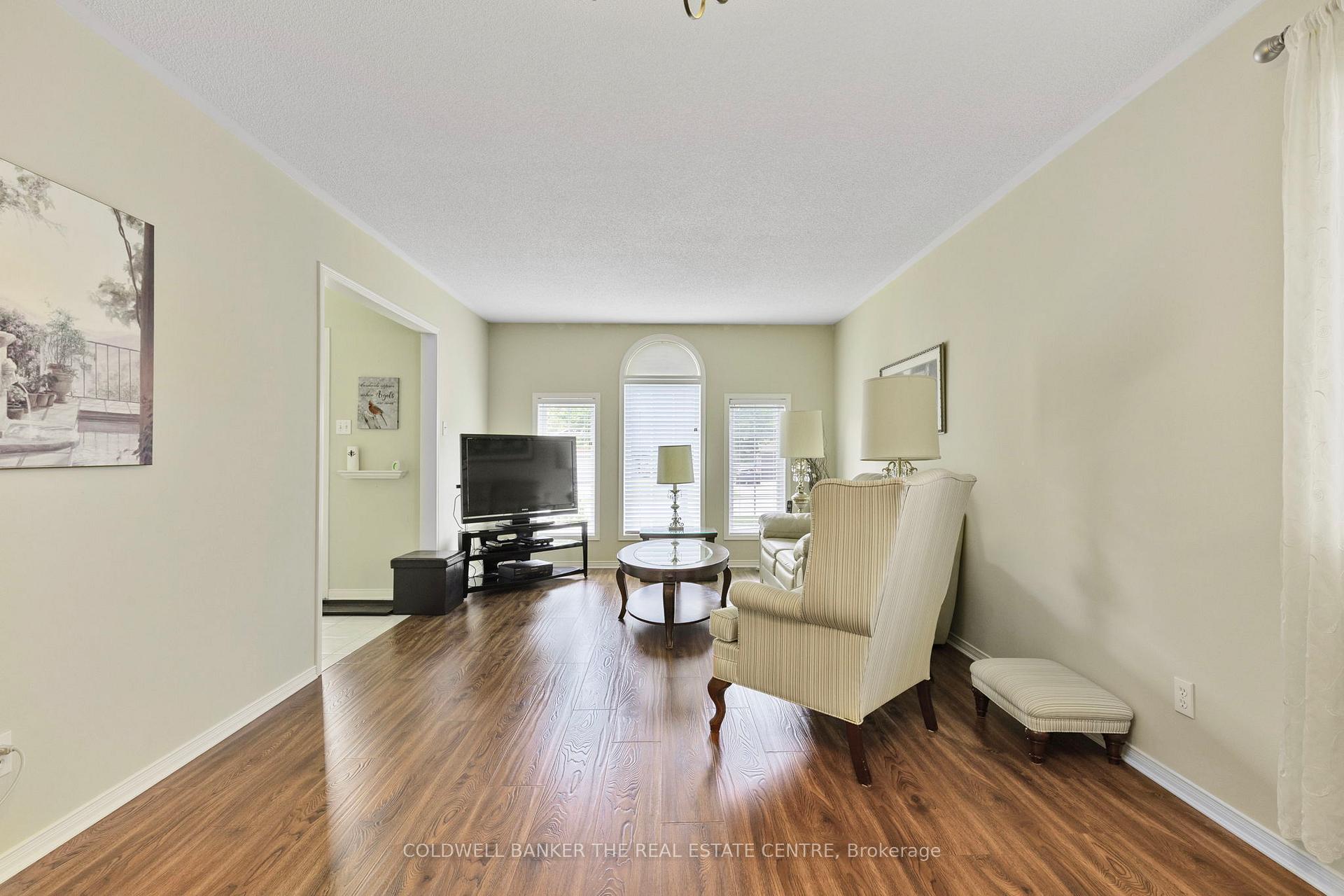Photo 14 of 46 Benson Drive, Barrie, Northwest — HOMEH