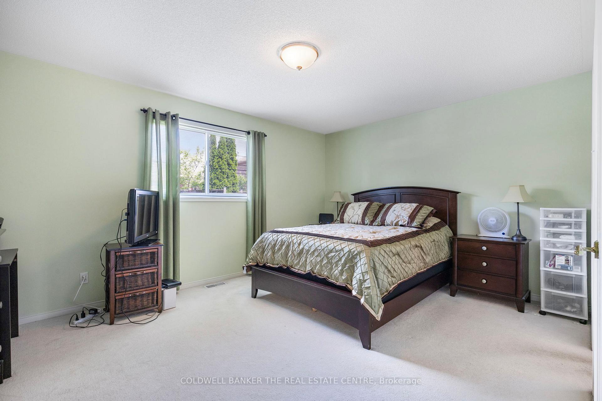 Photo 25 of 46 Benson Drive, Barrie, Northwest — HOMEH