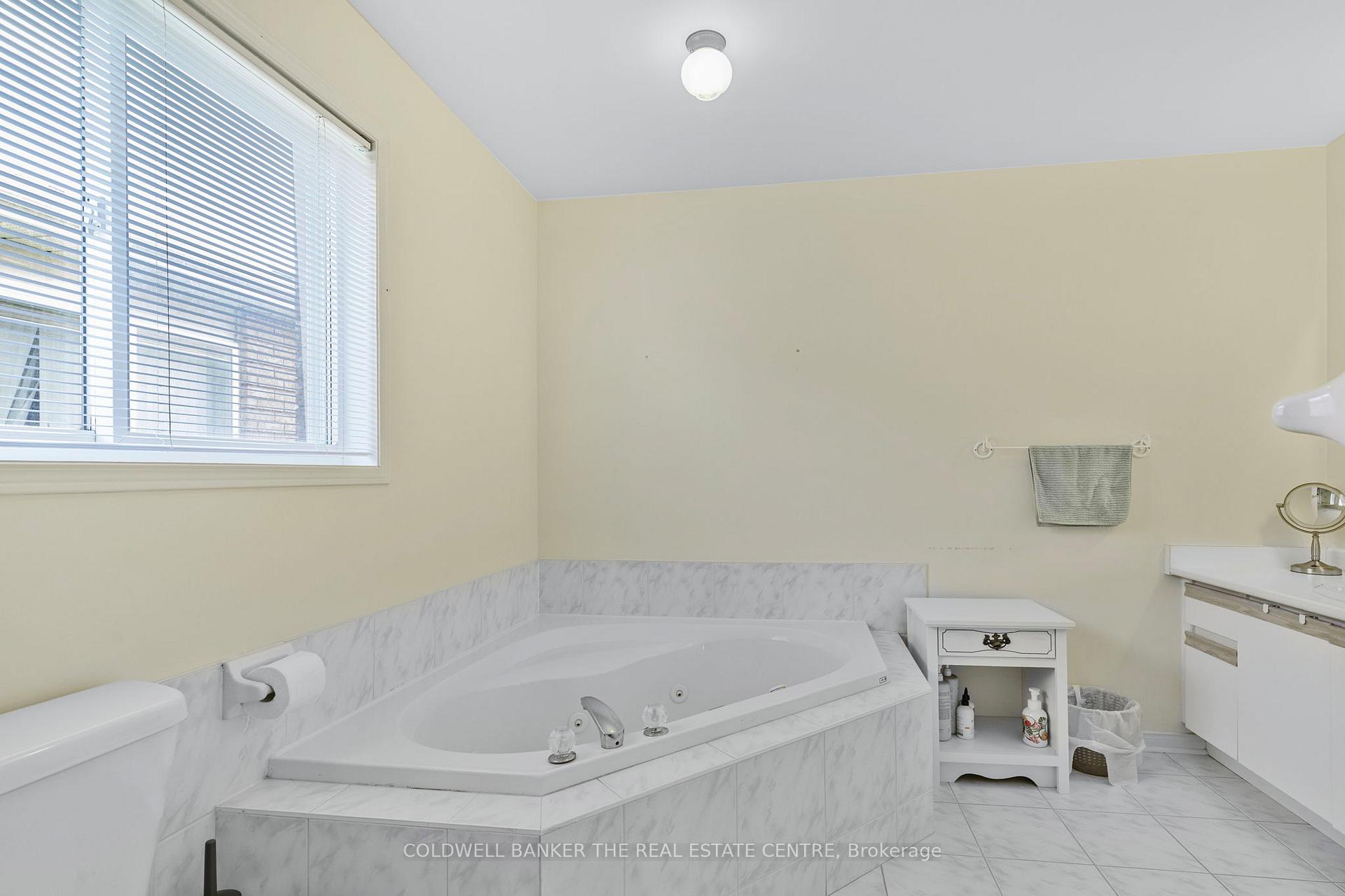 Photo 27 of 46 Benson Drive, Barrie, Northwest — HOMEH