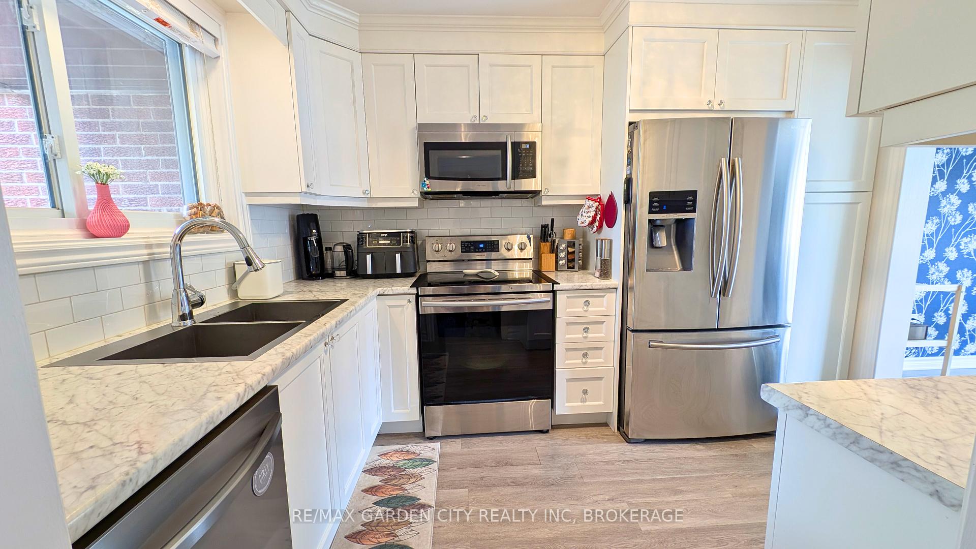 Photo 22 of 910 Limeridge Road E, Hamilton, Berrisfield — HOMEH