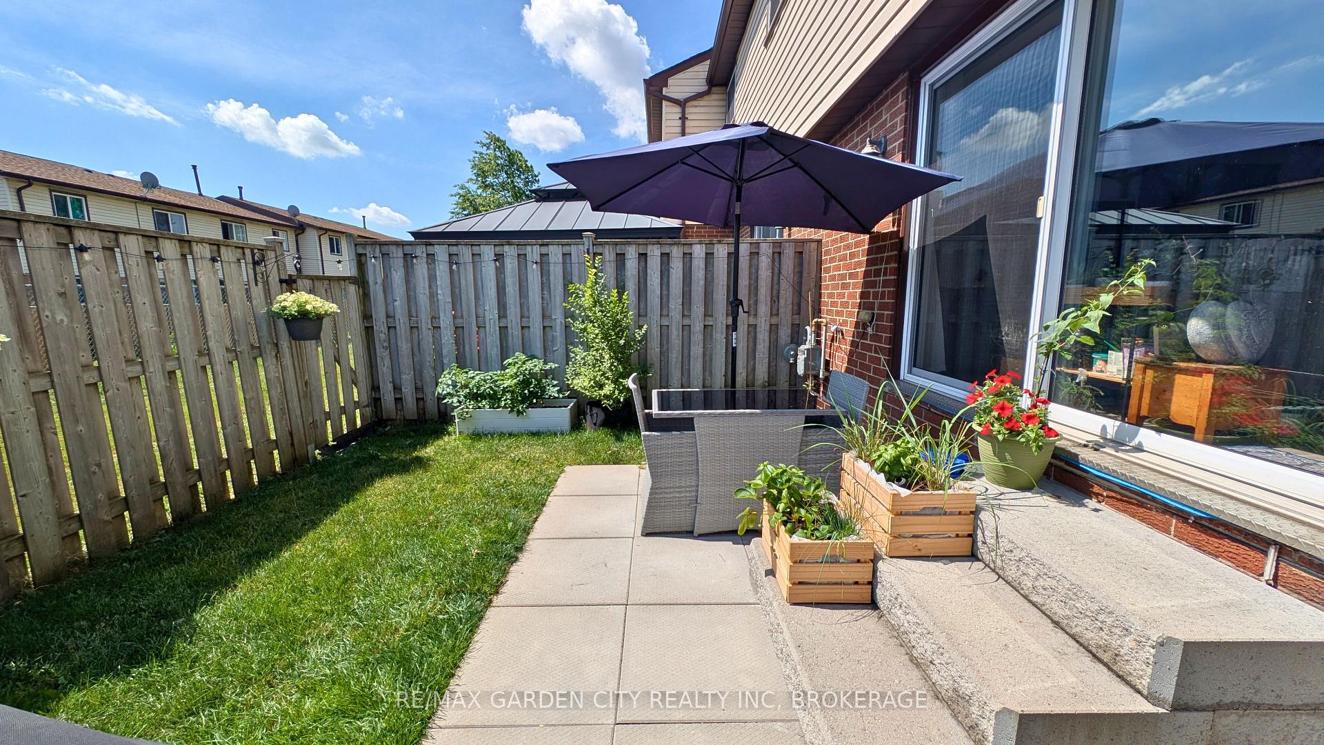 Photo 52 of 910 Limeridge Road E, Hamilton, Berrisfield — HOMEH