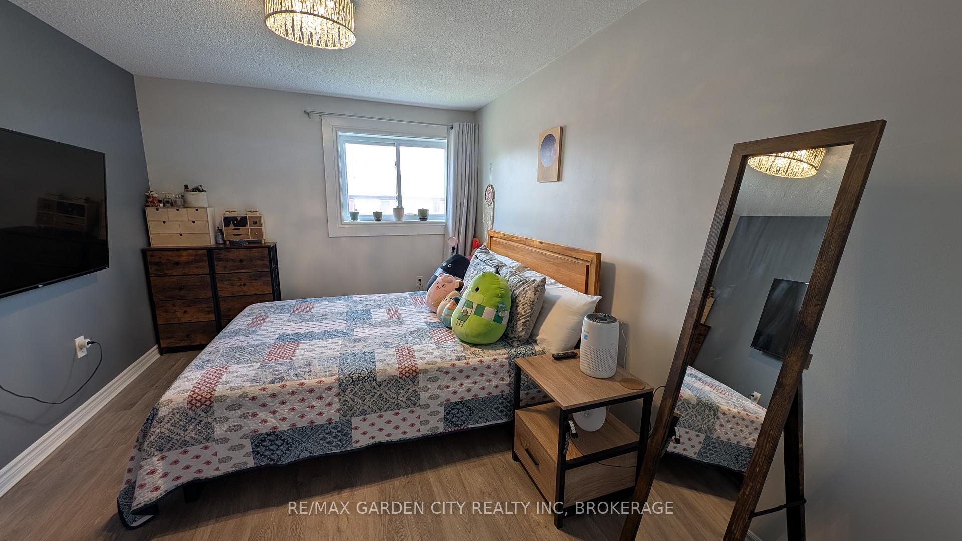 Photo 17 of 910 Limeridge Road E, Hamilton, Berrisfield — HOMEH