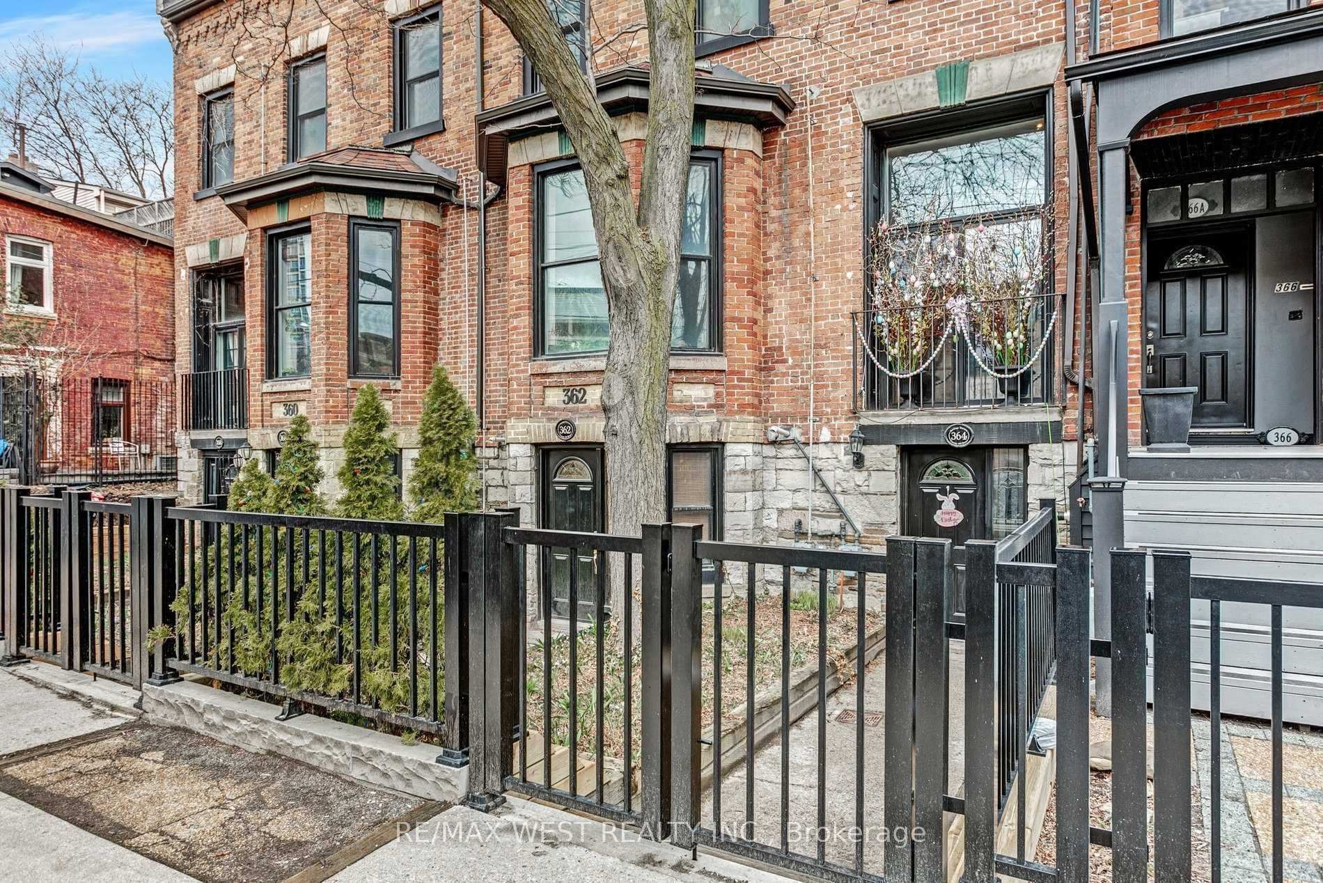 Front of Unit 4, 364 Dundas Street E