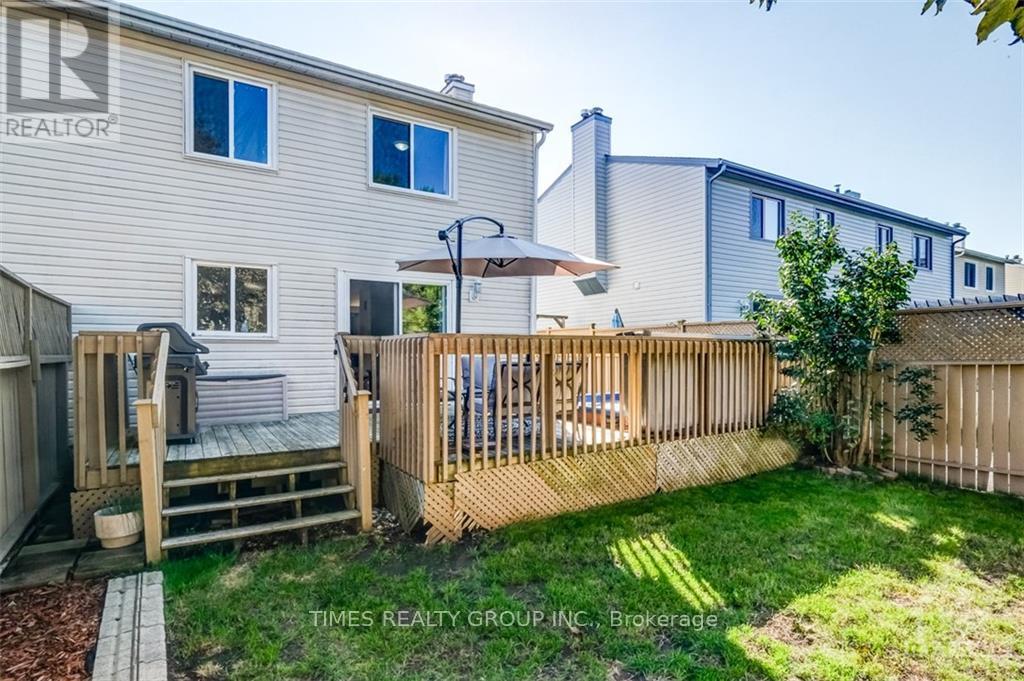 Photo 4 of 34 Burnett's Grove Circle, Ottawa, Barrhaven - Pheasant Run — HOMEH