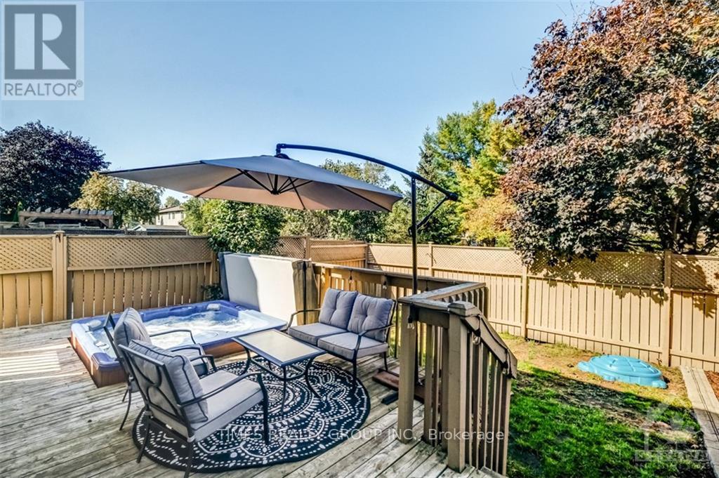 Photo 5 of 34 Burnett's Grove Circle, Ottawa, Barrhaven - Pheasant Run — HOMEH