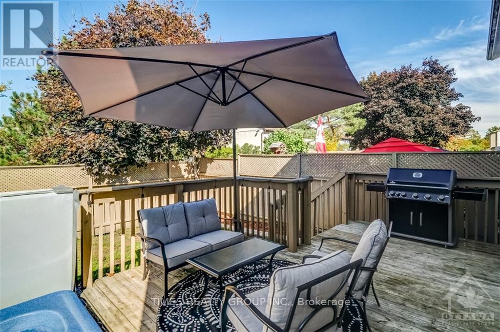 Photo 6 of 34 Burnett's Grove Circle, Ottawa, Barrhaven - Pheasant Run — HOMEH