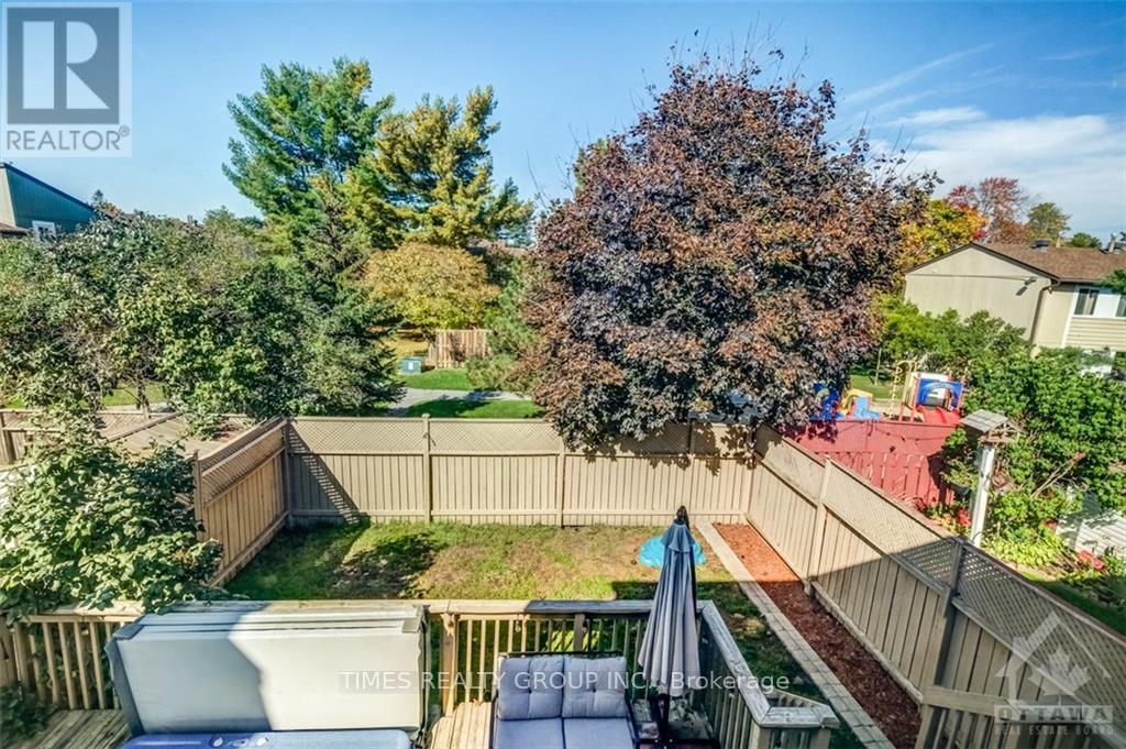 Photo 7 of 34 Burnett's Grove Circle, Ottawa, Barrhaven - Pheasant Run — HOMEH