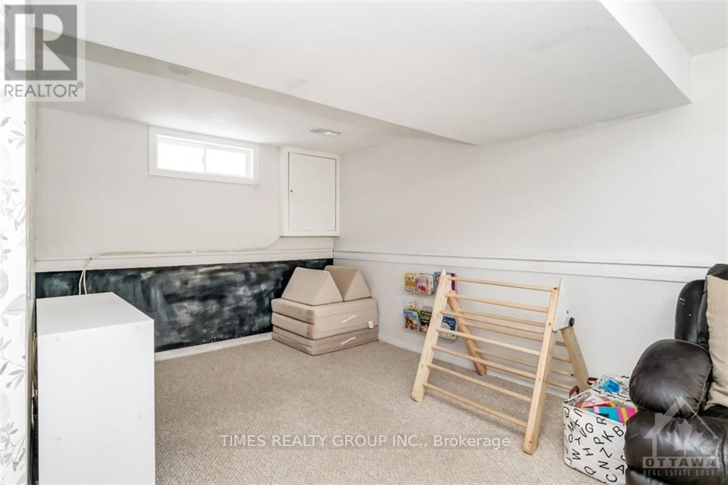Photo 9 of 34 Burnett's Grove Circle, Ottawa, Barrhaven - Pheasant Run — HOMEH