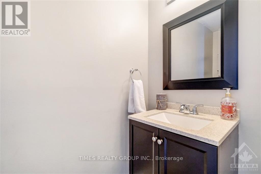 Photo 12 of 34 Burnett's Grove Circle, Ottawa, Barrhaven - Pheasant Run — HOMEH