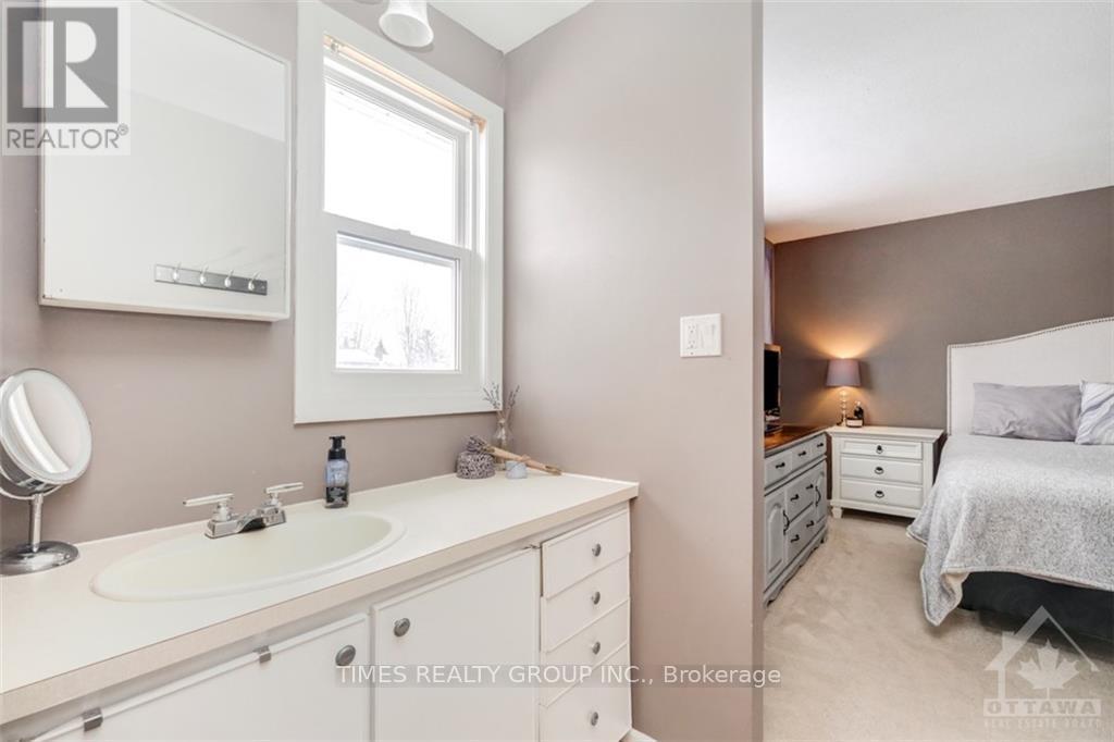 Photo 16 of 34 Burnett's Grove Circle, Ottawa, Barrhaven - Pheasant Run — HOMEH