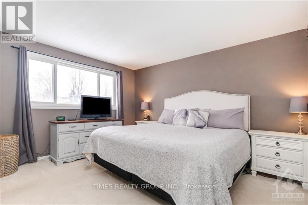 Photo 17 of 34 Burnett's Grove Circle, Ottawa, Barrhaven - Pheasant Run — HOMEH