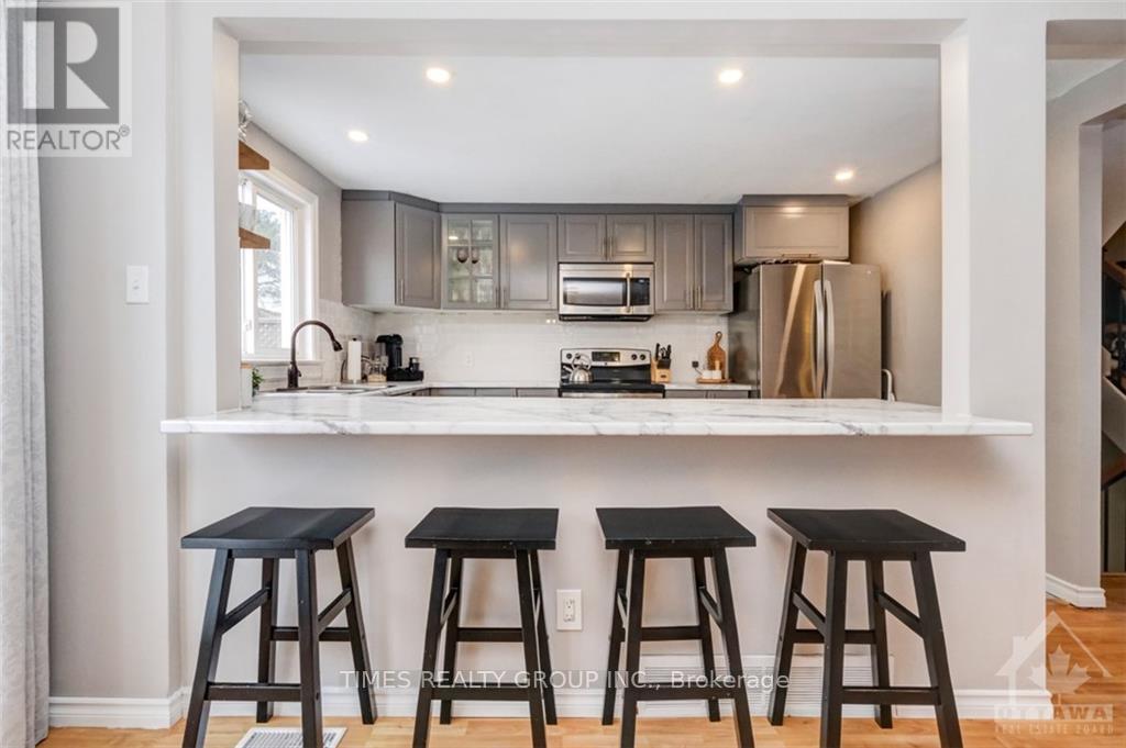 Photo 19 of 34 Burnett's Grove Circle, Ottawa, Barrhaven - Pheasant Run — HOMEH