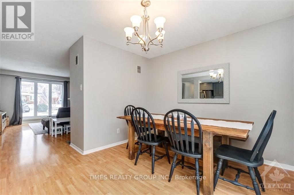 Photo 20 of 34 Burnett's Grove Circle, Ottawa, Barrhaven - Pheasant Run — HOMEH