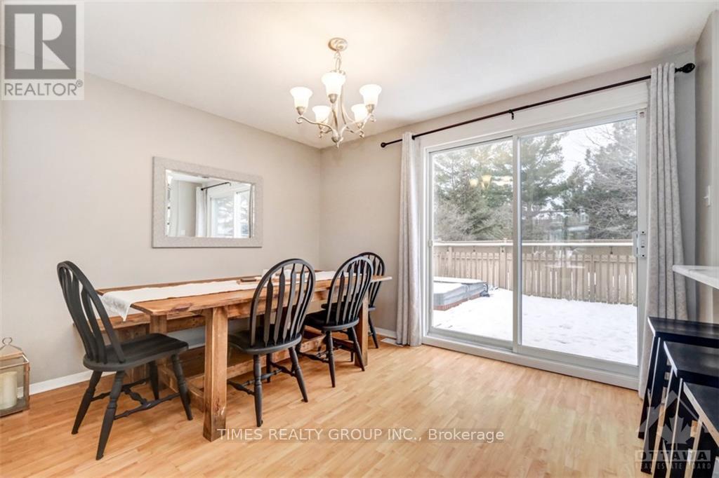 Photo 22 of 34 Burnett's Grove Circle, Ottawa, Barrhaven - Pheasant Run — HOMEH