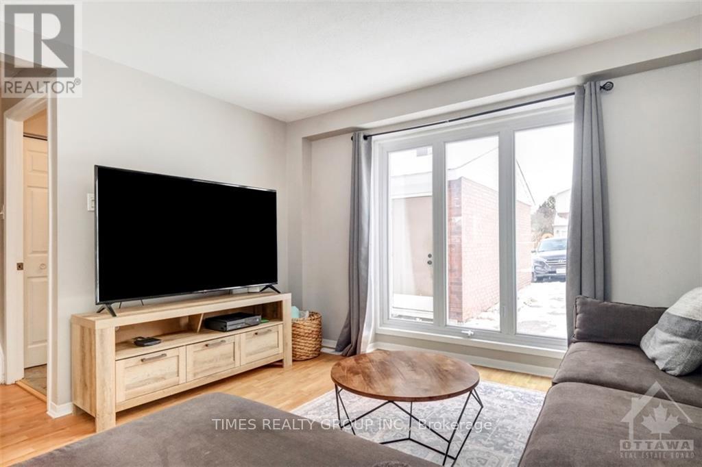 Photo 24 of 34 Burnett's Grove Circle, Ottawa, Barrhaven - Pheasant Run — HOMEH