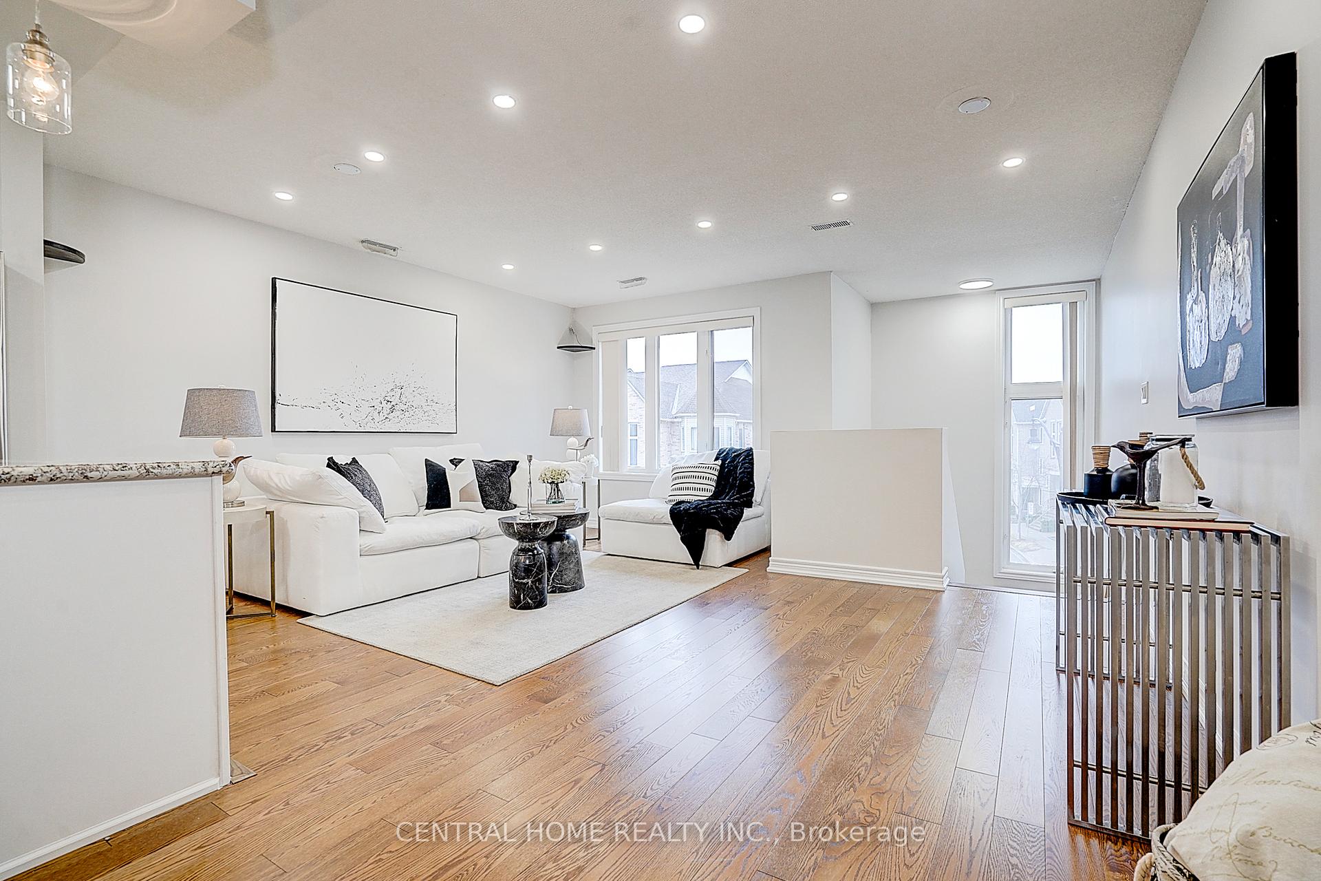 Photo 4 of Unit 302, 76 Aerodrome Crescent, Toronto, Leaside — HOMEH