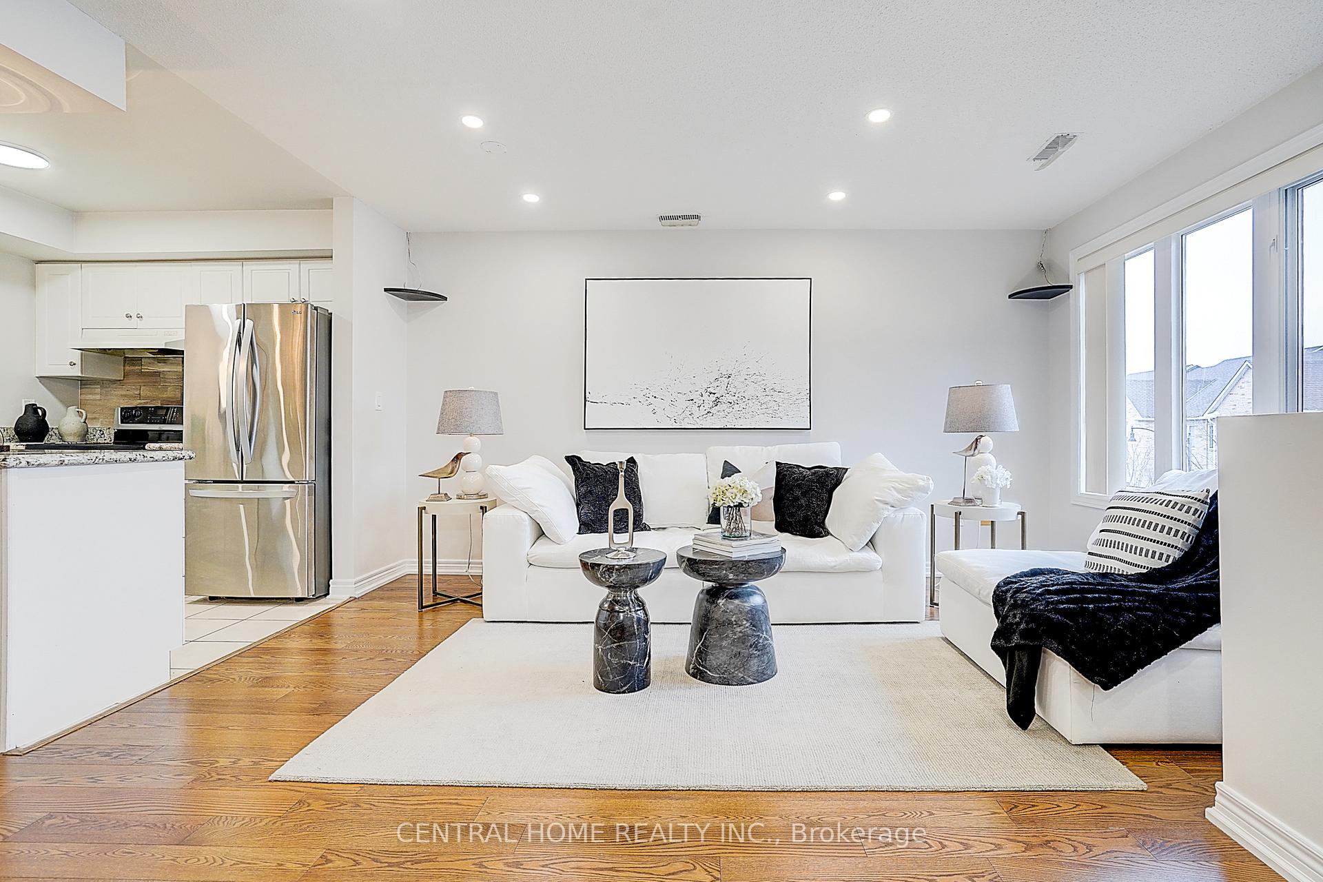 Photo 5 of Unit 302, 76 Aerodrome Crescent, Toronto, Leaside — HOMEH