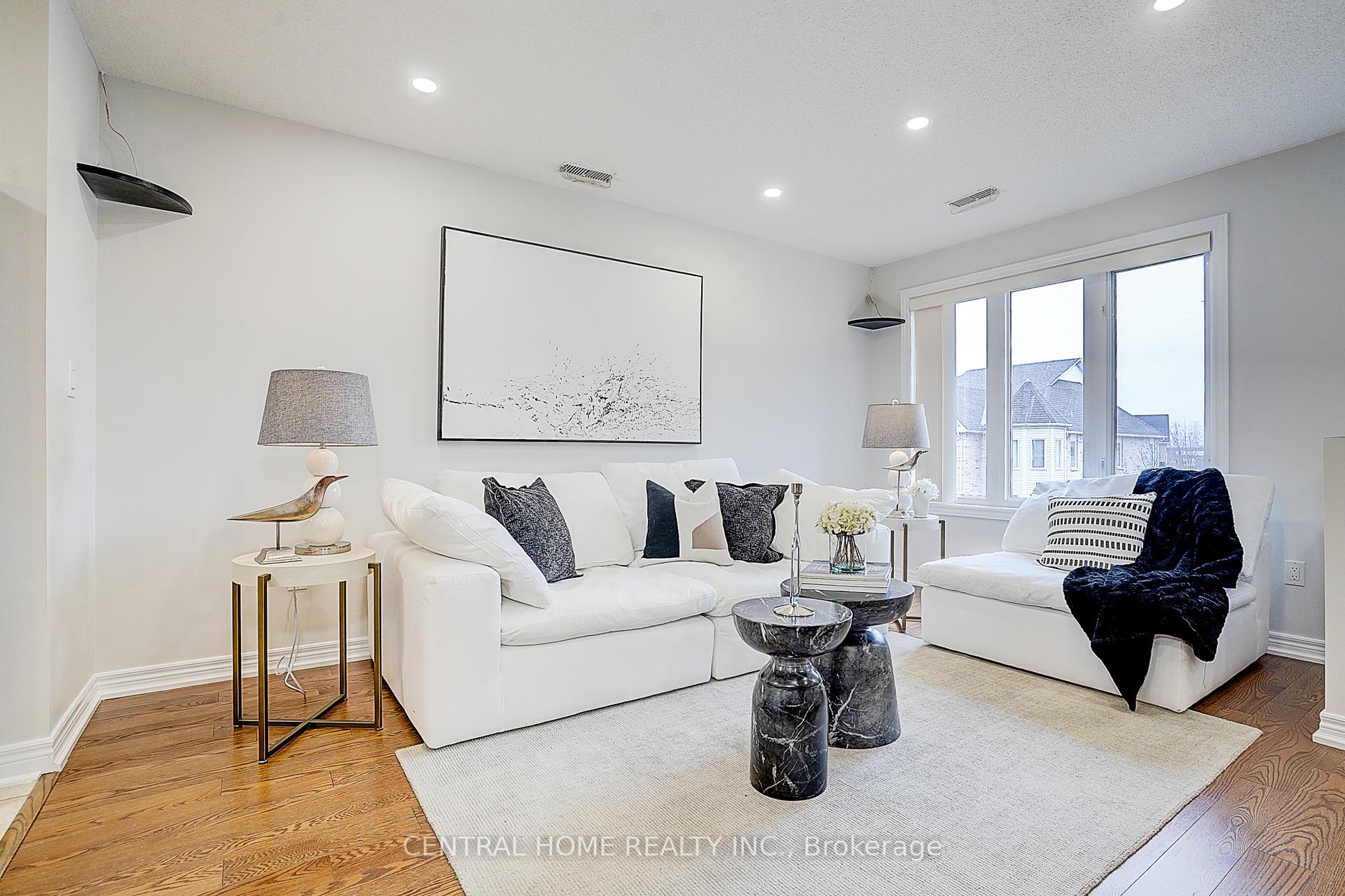 Photo 8 of Unit 302, 76 Aerodrome Crescent, Toronto, Leaside — HOMEH