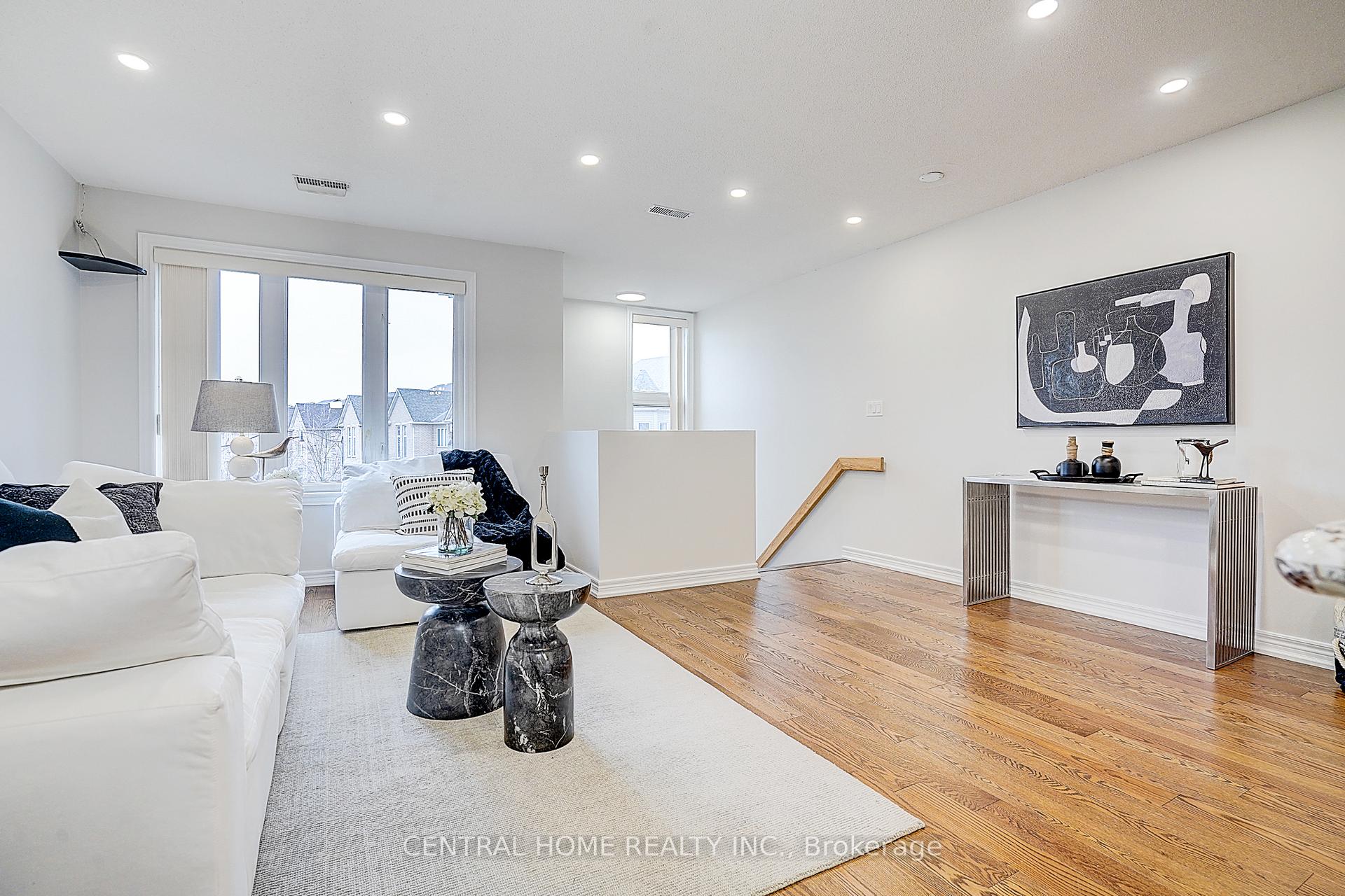 Photo 9 of Unit 302, 76 Aerodrome Crescent, Toronto, Leaside — HOMEH