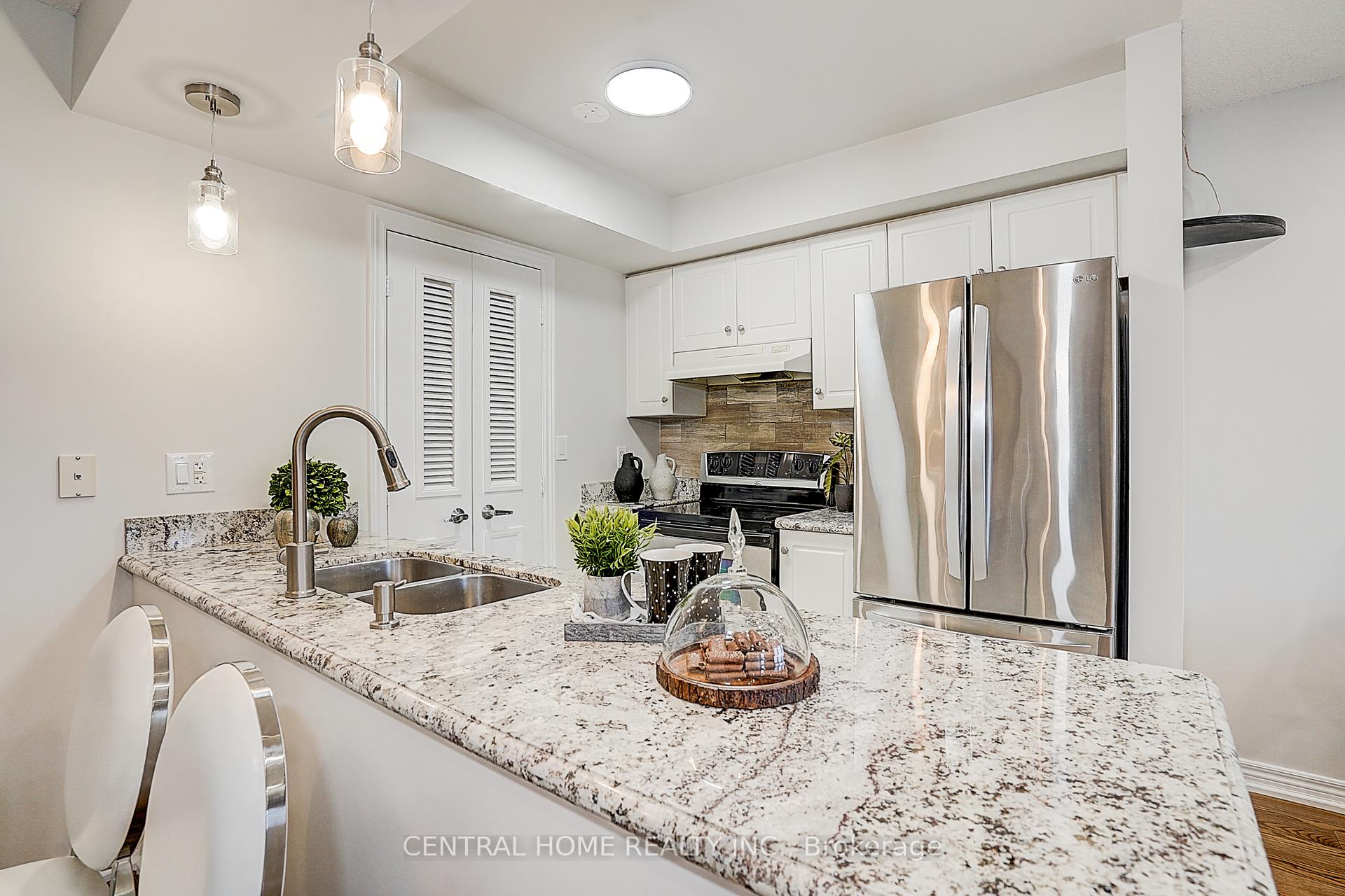 Photo 16 of Unit 302, 76 Aerodrome Crescent, Toronto, Leaside — HOMEH