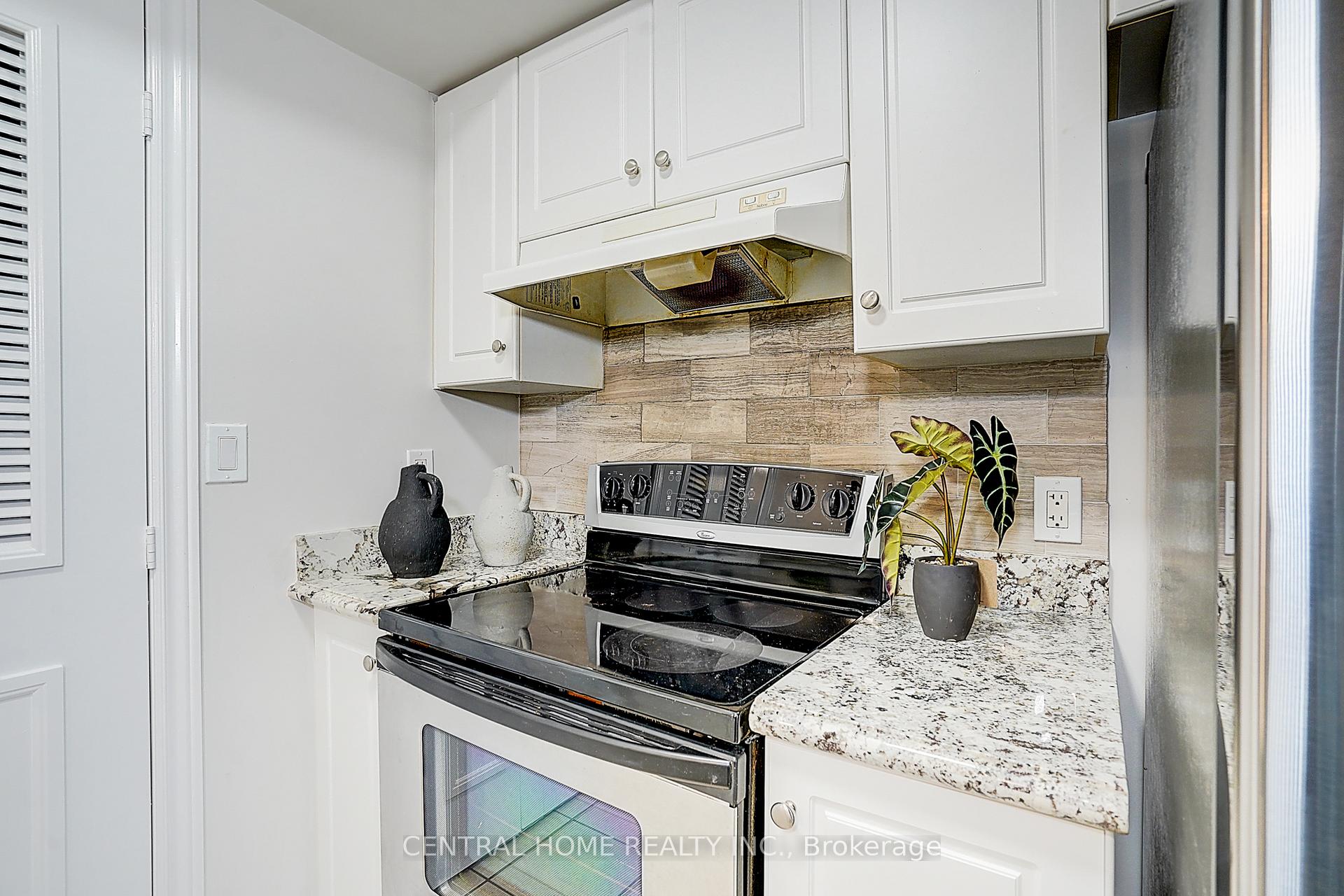 Photo 17 of Unit 302, 76 Aerodrome Crescent, Toronto, Leaside — HOMEH