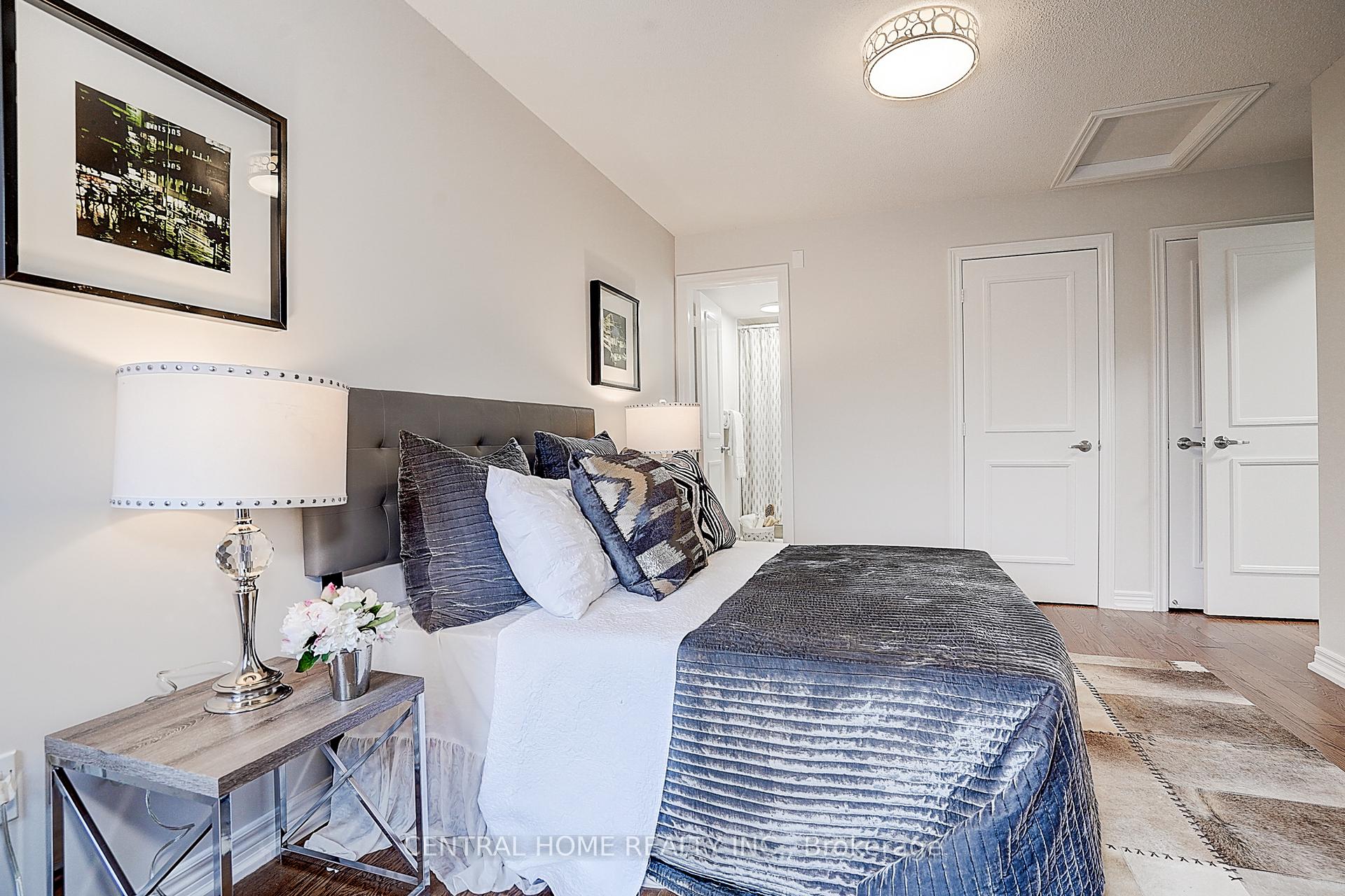 Photo 25 of Unit 302, 76 Aerodrome Crescent, Toronto, Leaside — HOMEH