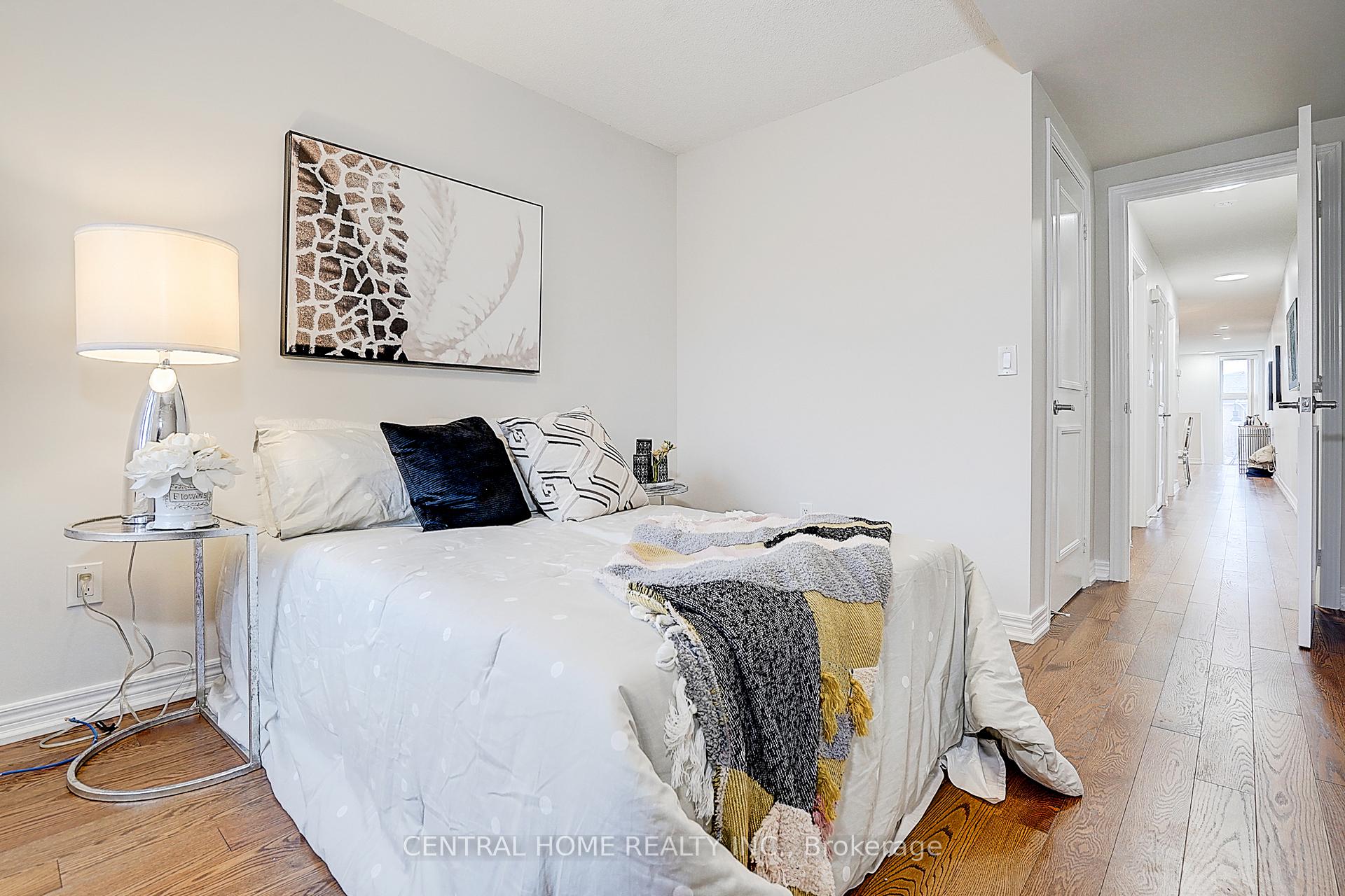 Photo 28 of Unit 302, 76 Aerodrome Crescent, Toronto, Leaside — HOMEH