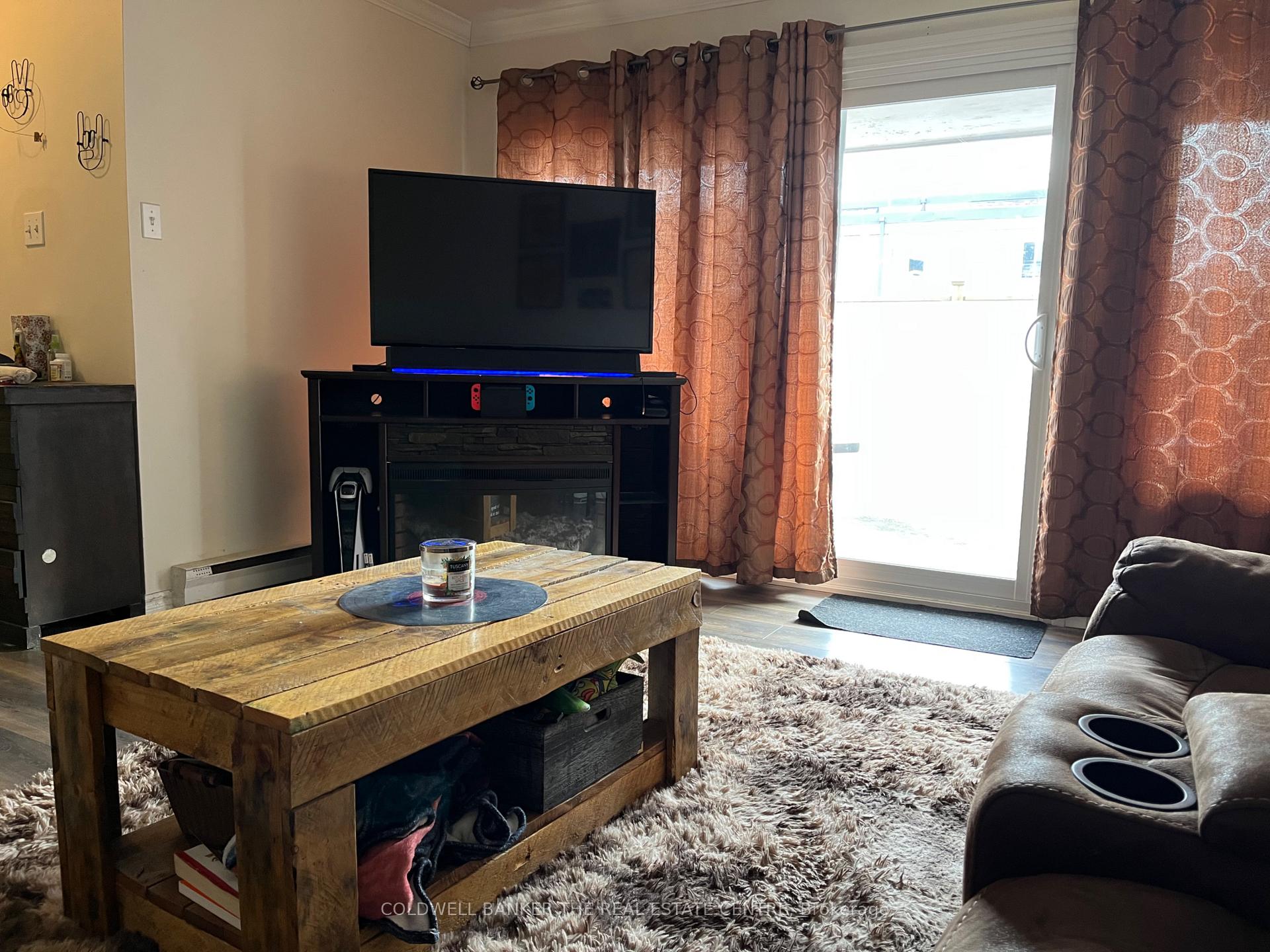 Photo 9 of Unit 230, 230 Milestone Crescent, Aurora, Aurora Village — HOMEH