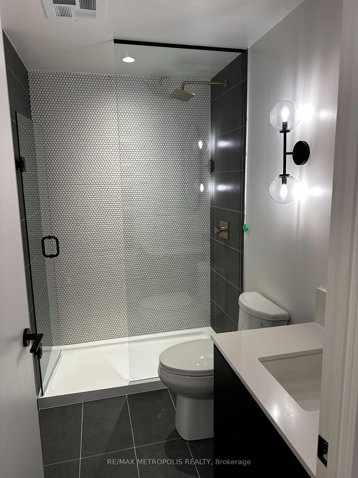 Photo 4 of Unit 406, 1285 Queen Street E, Toronto, Greenwood-Coxwell — HOMEH