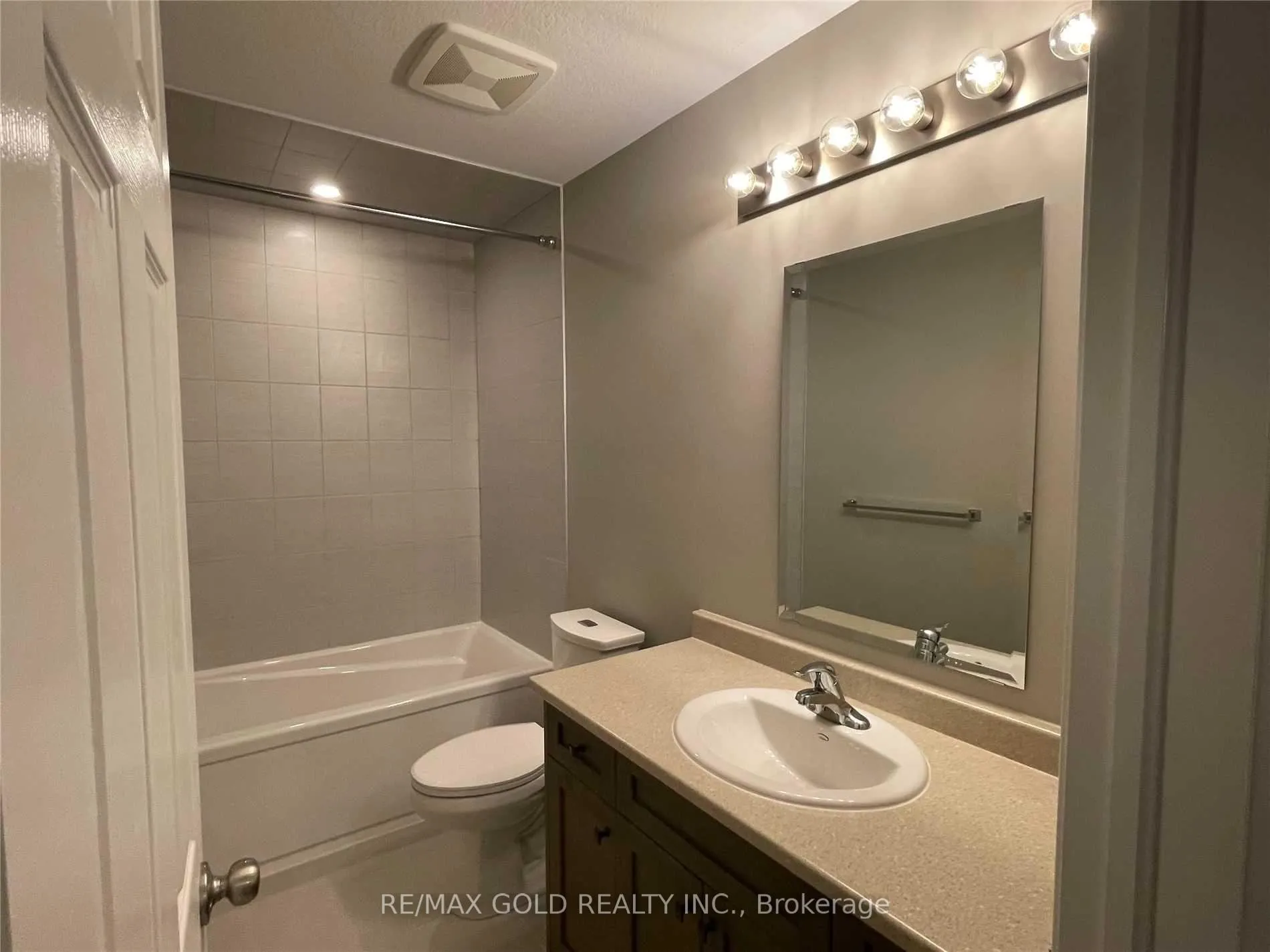 Photo 16 of 184 Wheat Lane, Kitchener, Huron Park — HOMEH