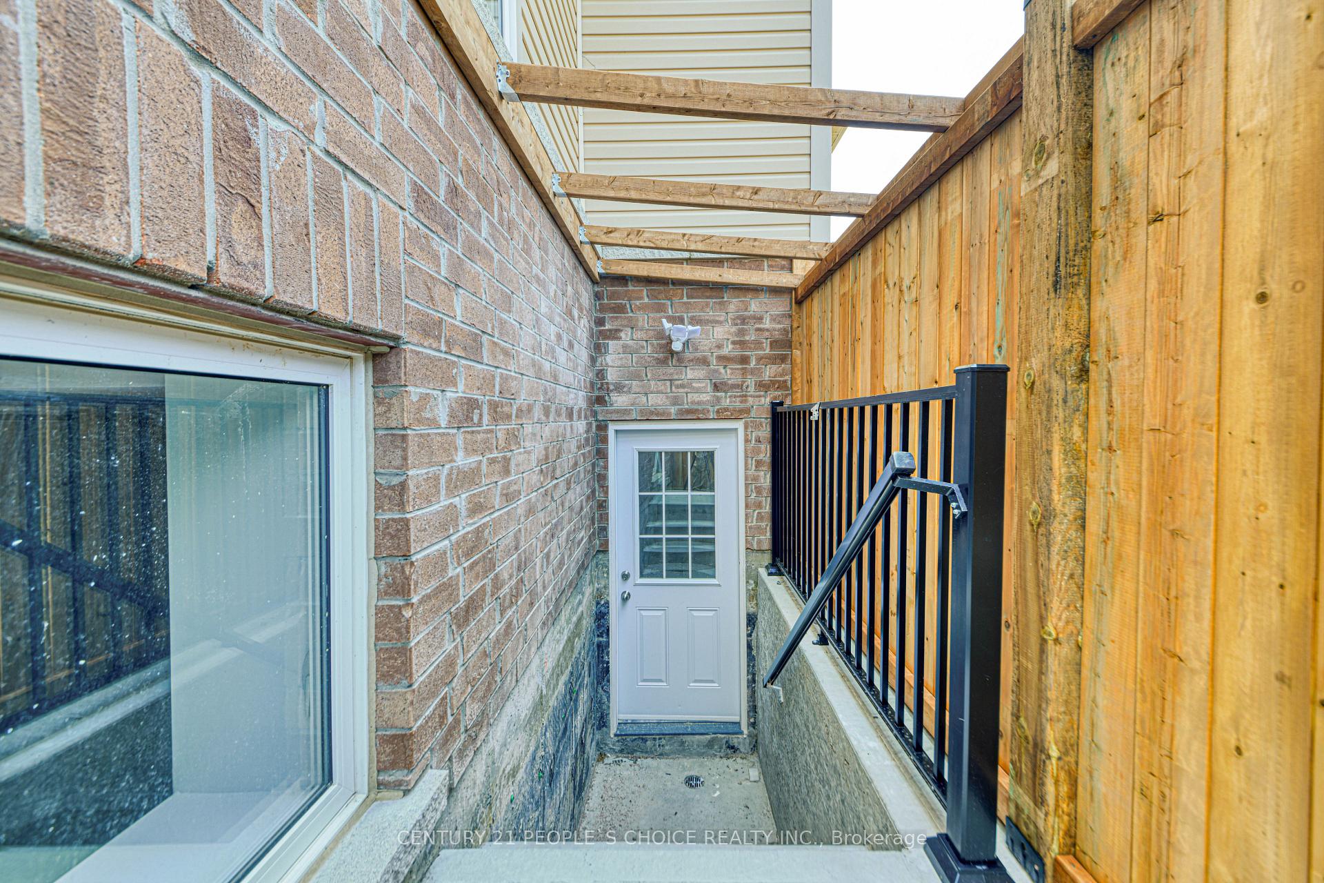 Photo 4 of 74 Henry Smith Avenue, Clarington, Bowmanville — HOMEH