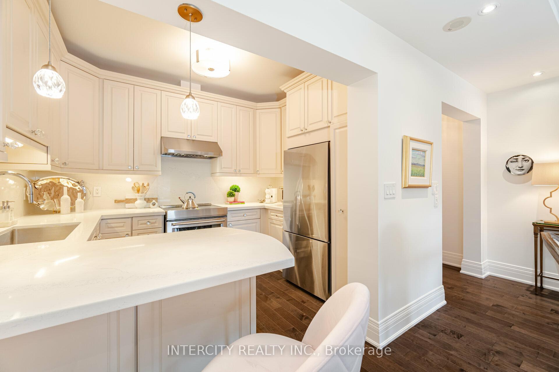 Photo 6 of Unit 314, 80 Burns Boulevard, King, King City — HOMEH