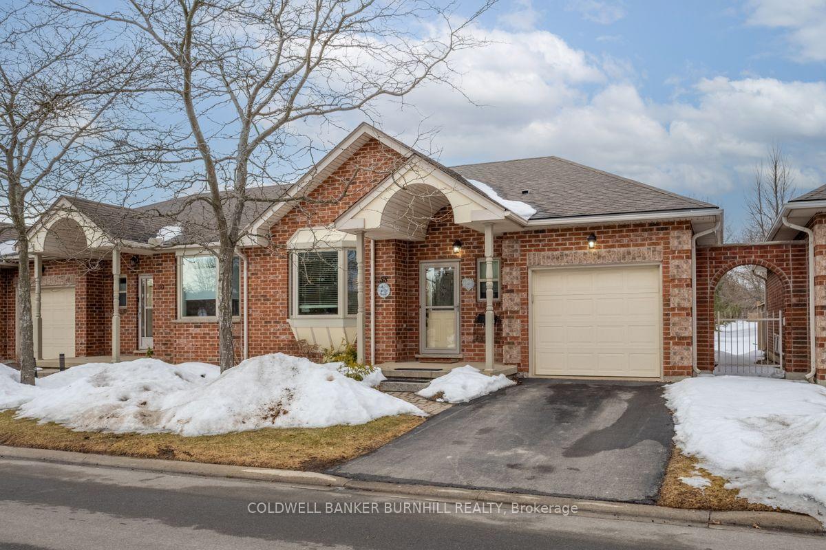Photo 2 of 58 Twentyplace Boulevard, Hamilton, Mount Hope — HOMEH