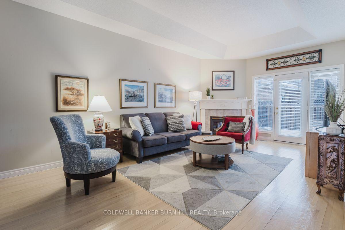 Photo 3 of 58 Twentyplace Boulevard, Hamilton, Mount Hope — HOMEH