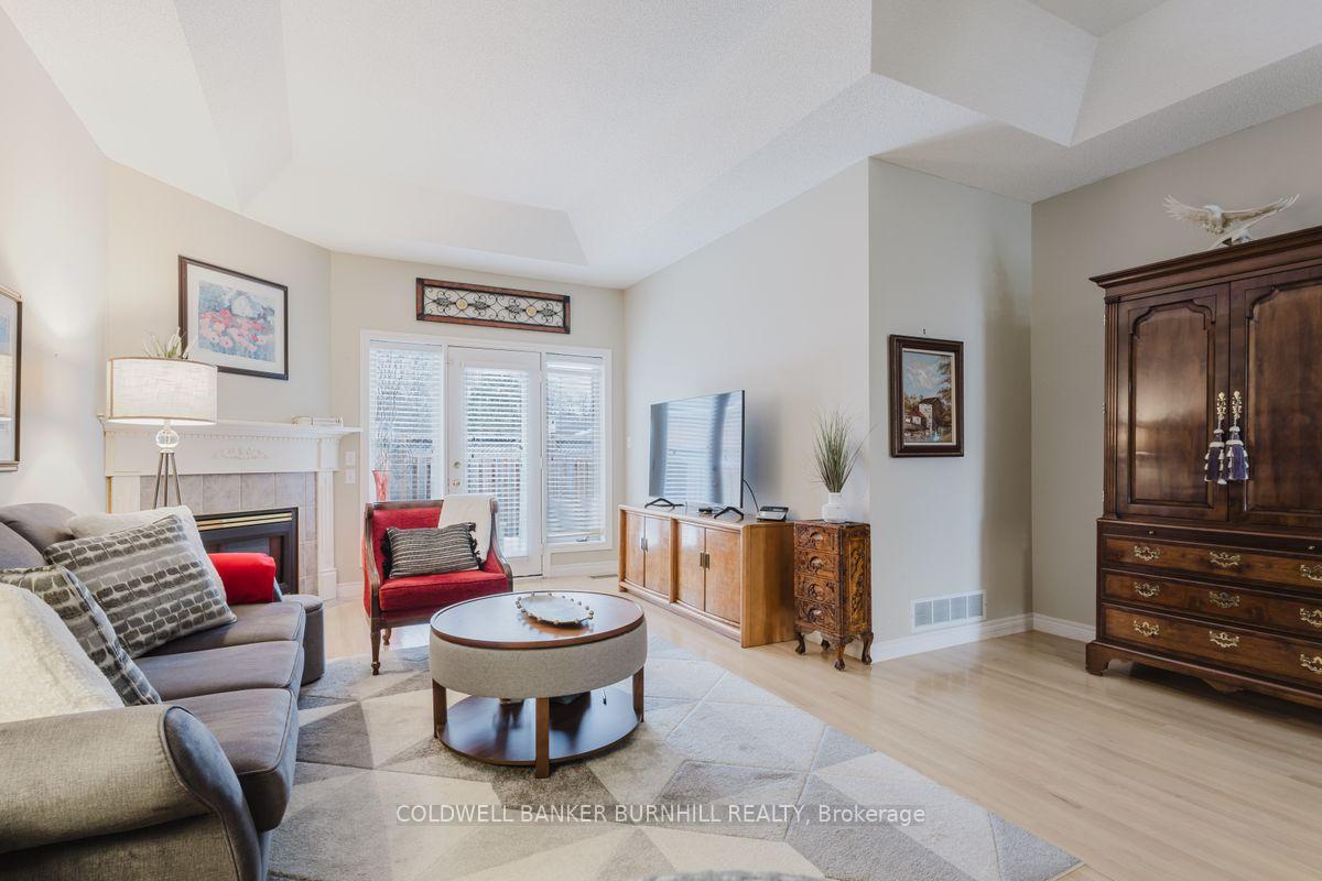 Photo 4 of 58 Twentyplace Boulevard, Hamilton, Mount Hope — HOMEH