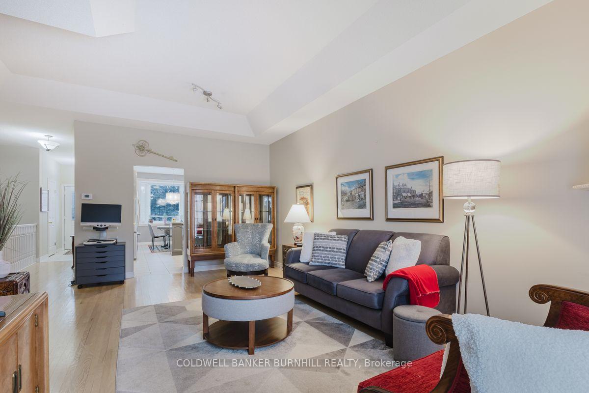 Photo 5 of 58 Twentyplace Boulevard, Hamilton, Mount Hope — HOMEH