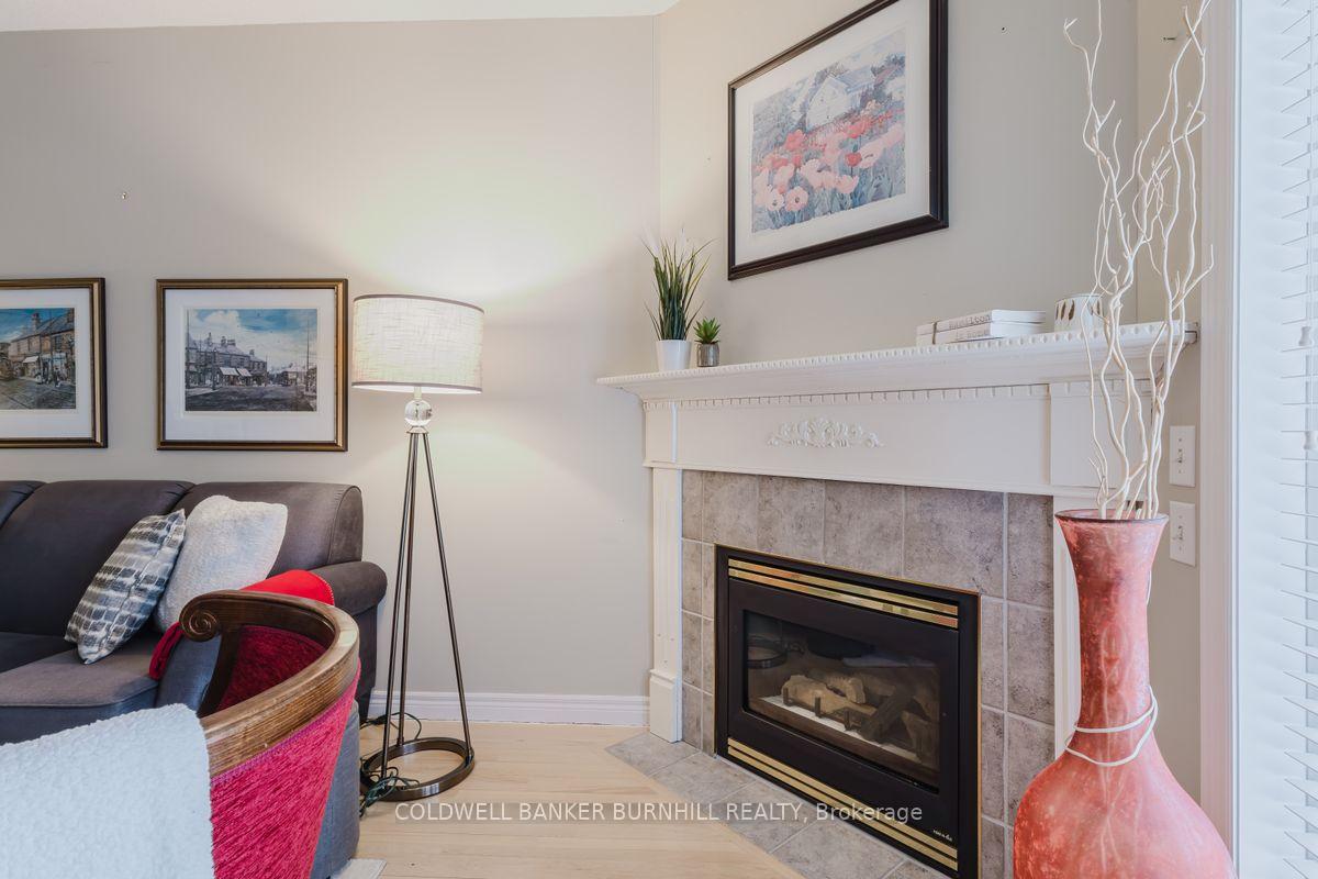 Photo 6 of 58 Twentyplace Boulevard, Hamilton, Mount Hope — HOMEH
