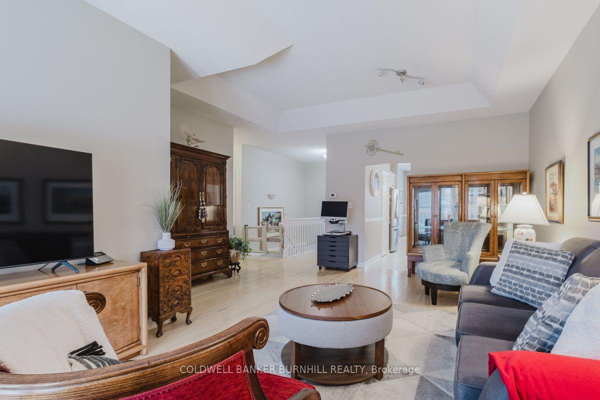 Photo 7 of 58 Twentyplace Boulevard, Hamilton, Mount Hope — HOMEH