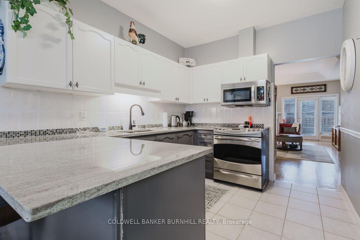 Photo 10 of 58 Twentyplace Boulevard, Hamilton, Mount Hope — HOMEH