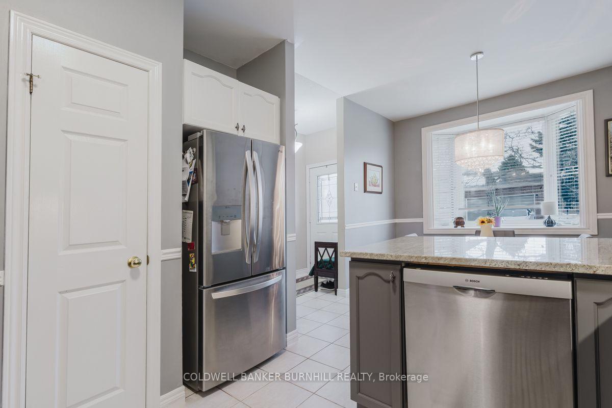 Photo 13 of 58 Twentyplace Boulevard, Hamilton, Mount Hope — HOMEH