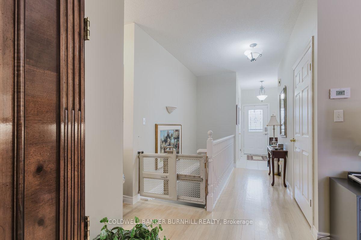 Photo 15 of 58 Twentyplace Boulevard, Hamilton, Mount Hope — HOMEH