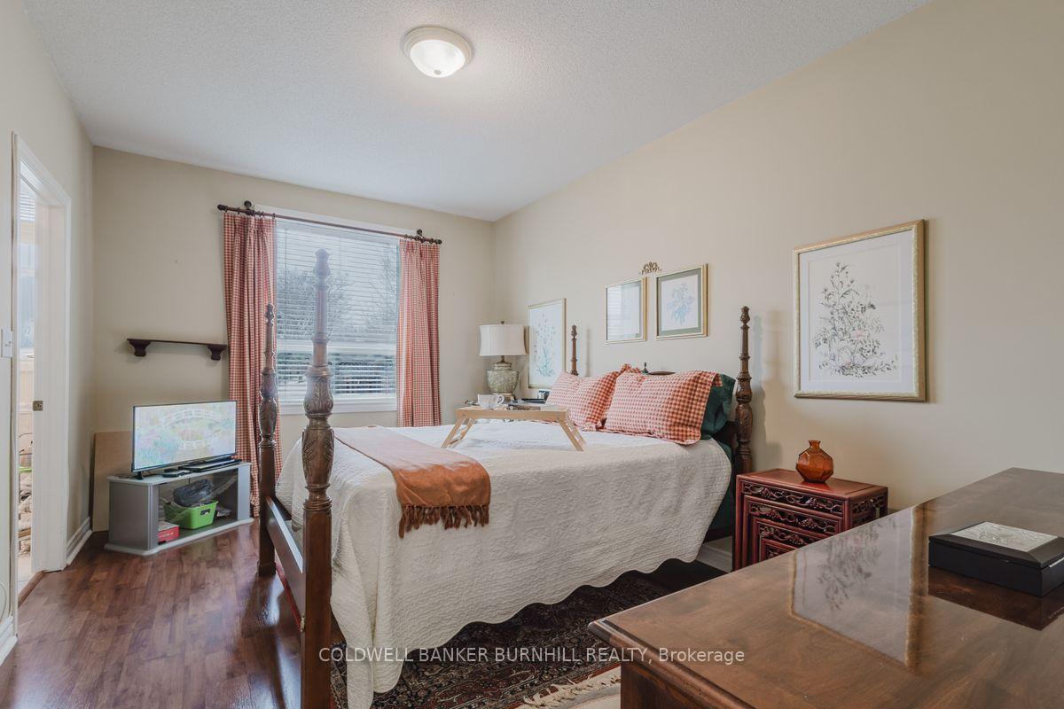 Photo 16 of 58 Twentyplace Boulevard, Hamilton, Mount Hope — HOMEH