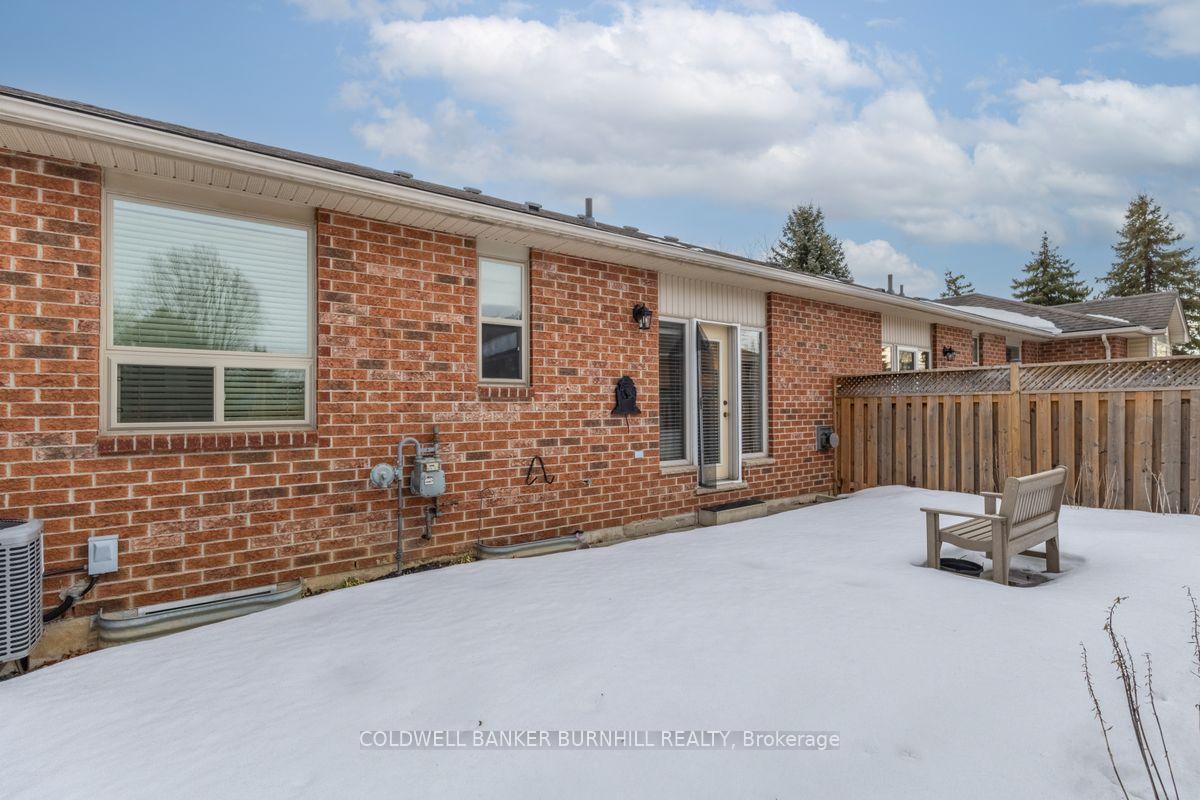 Photo 20 of 58 Twentyplace Boulevard, Hamilton, Mount Hope — HOMEH