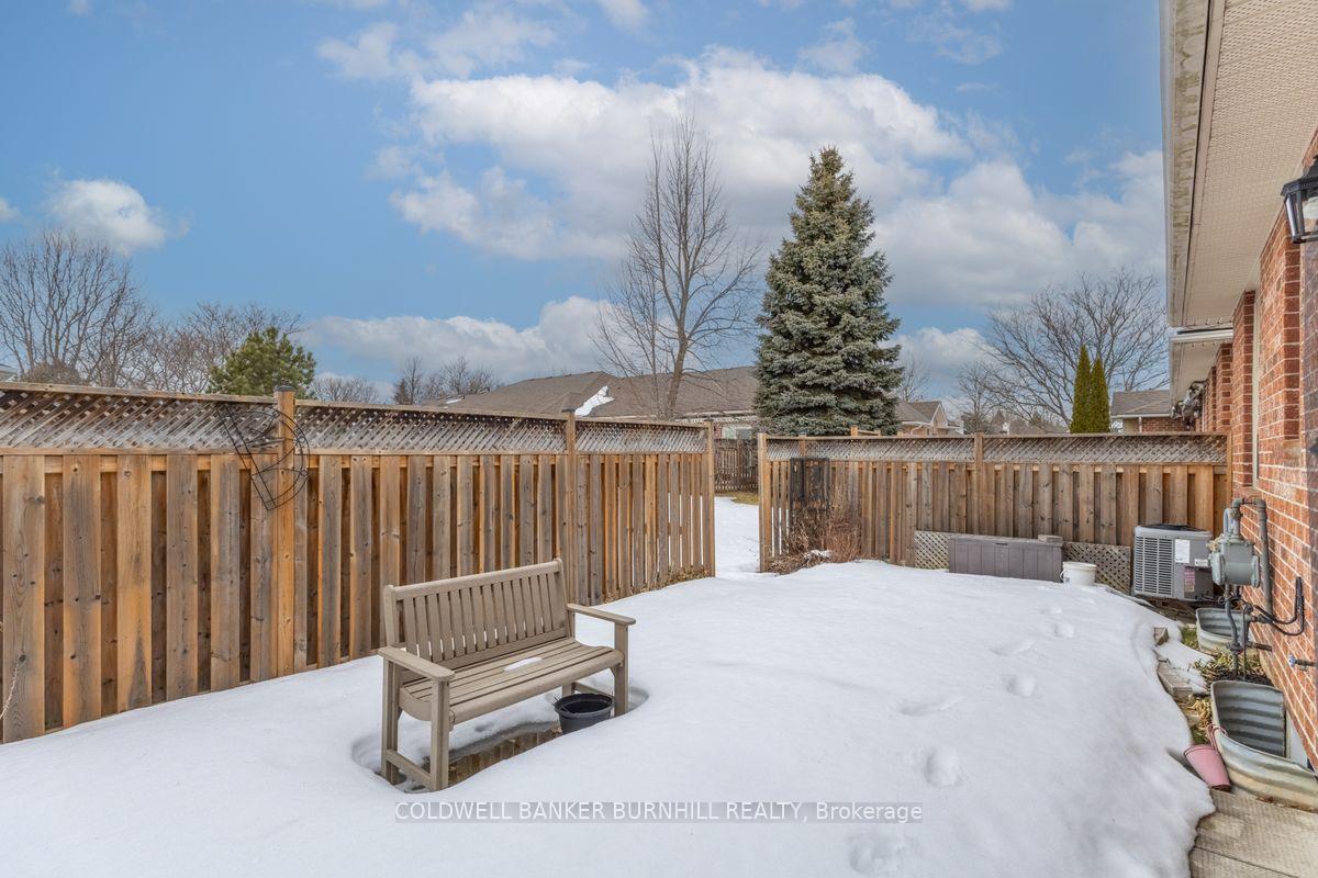 Photo 25 of 58 Twentyplace Boulevard, Hamilton, Mount Hope — HOMEH