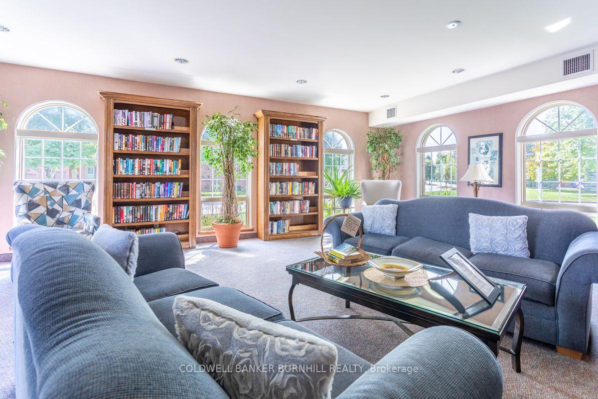 Photo 33 of 58 Twentyplace Boulevard, Hamilton, Mount Hope — HOMEH