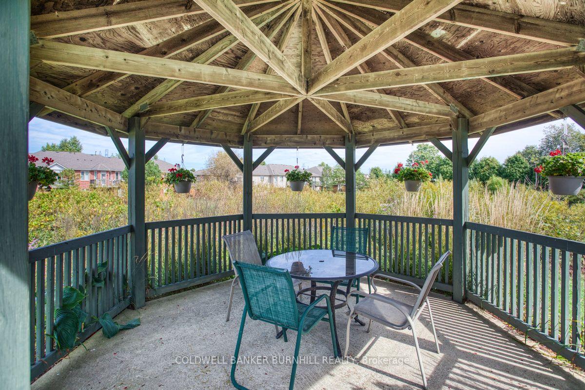 Photo 42 of 58 Twentyplace Boulevard, Hamilton, Mount Hope — HOMEH
